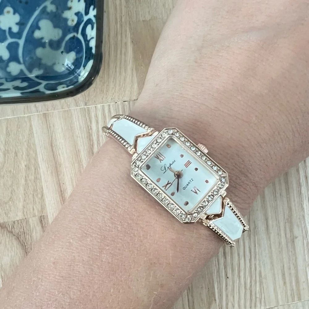 Ladies rose gold tone white enamel bracelet fashion watch NEW BATTERY